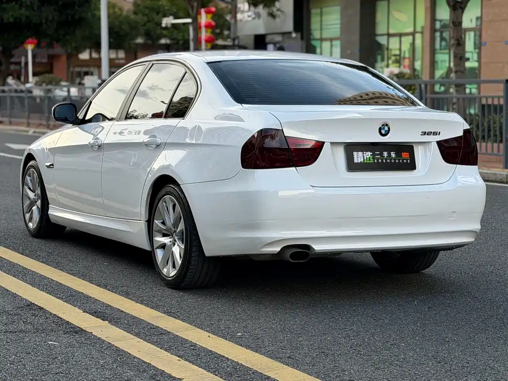 BMW 3 Series 2009 — фото 14