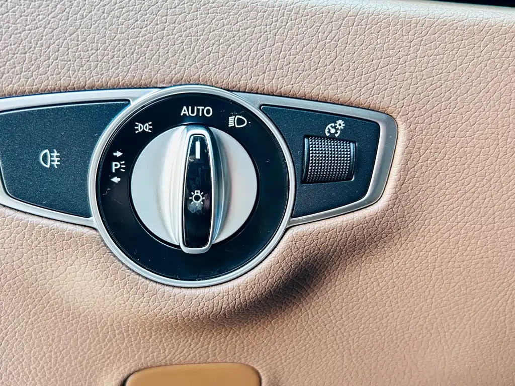 Mercedes-Benz E-Class 2023 — фото 8