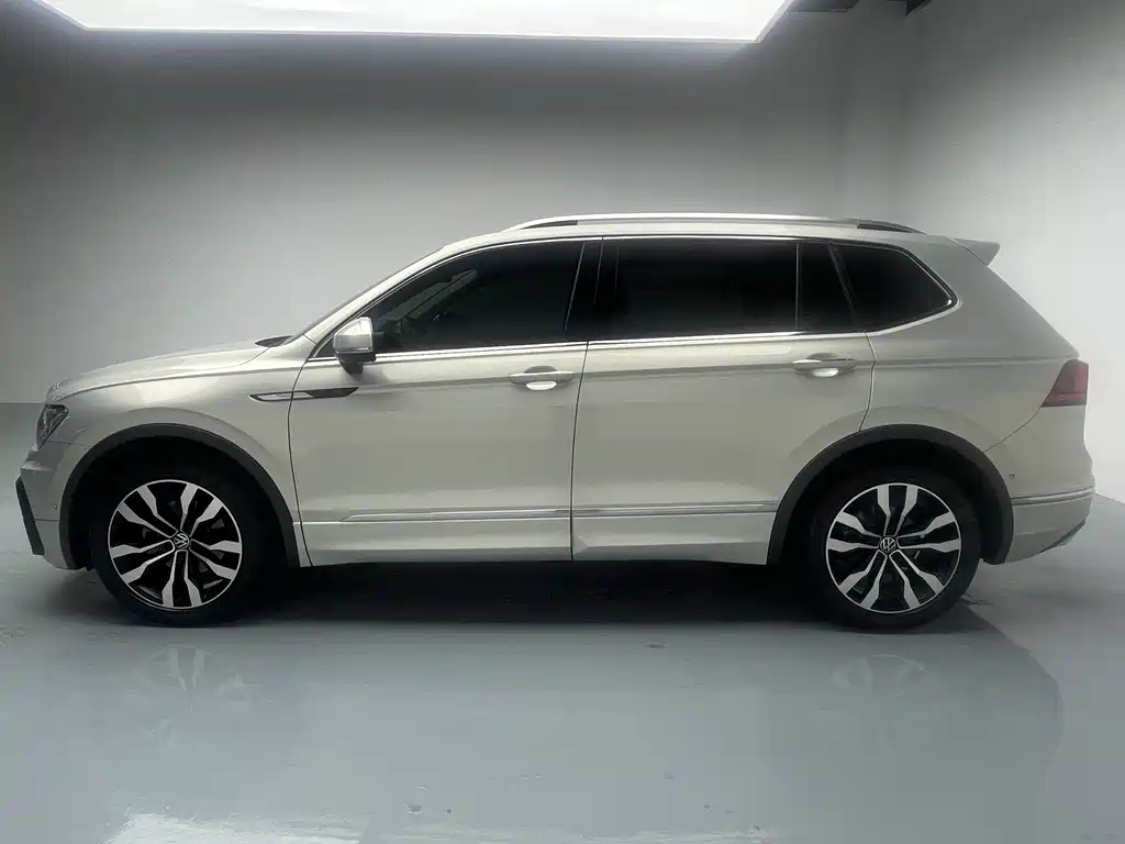 Volkswagen Tiguan L 2021 — фото 16