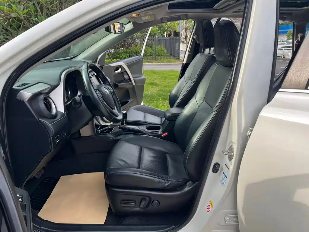 Toyota RAV4 2016 — фото 10