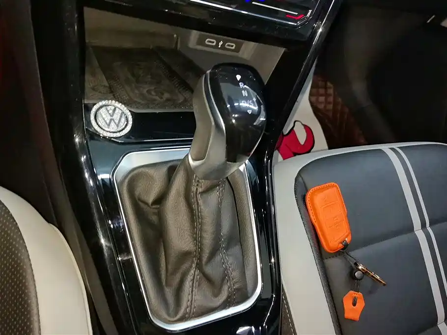 Volkswagen T-Roc 2023 — фото 16