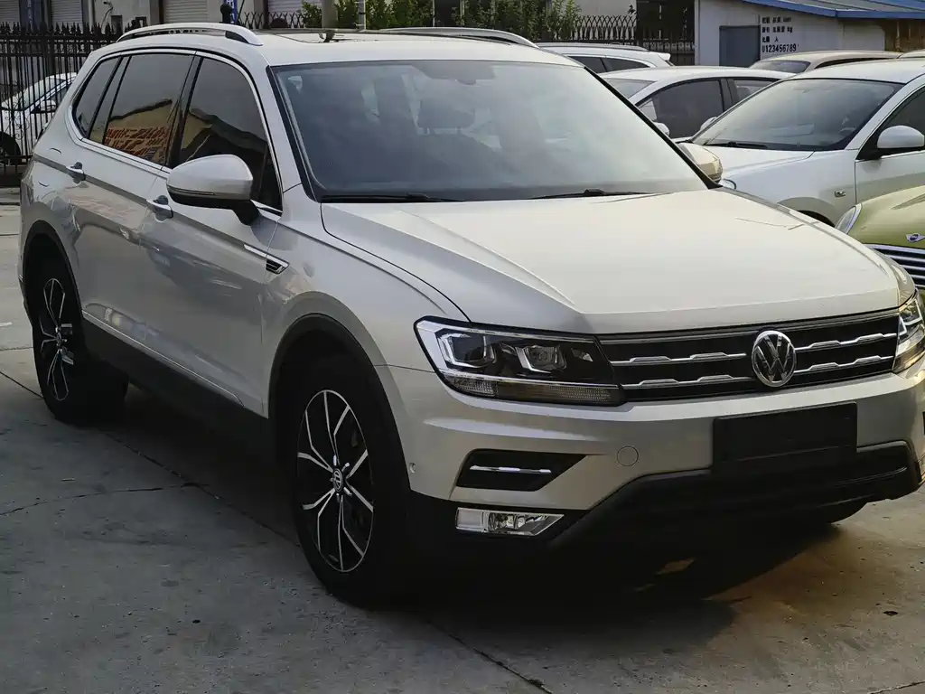 Volkswagen Tiguan L 2019 — фото 1