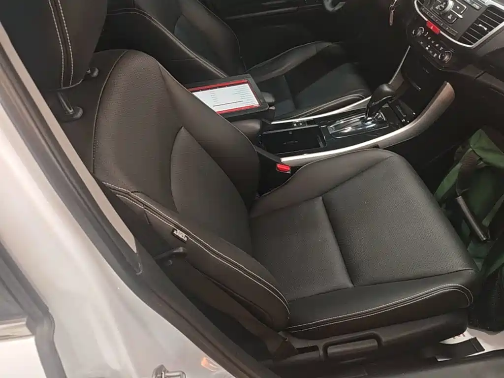 Honda Accord 2018 — фото 25