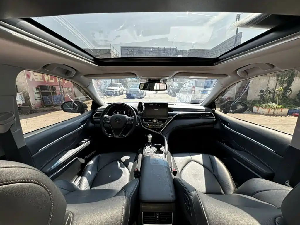 Toyota Camry 2023 — фото 17