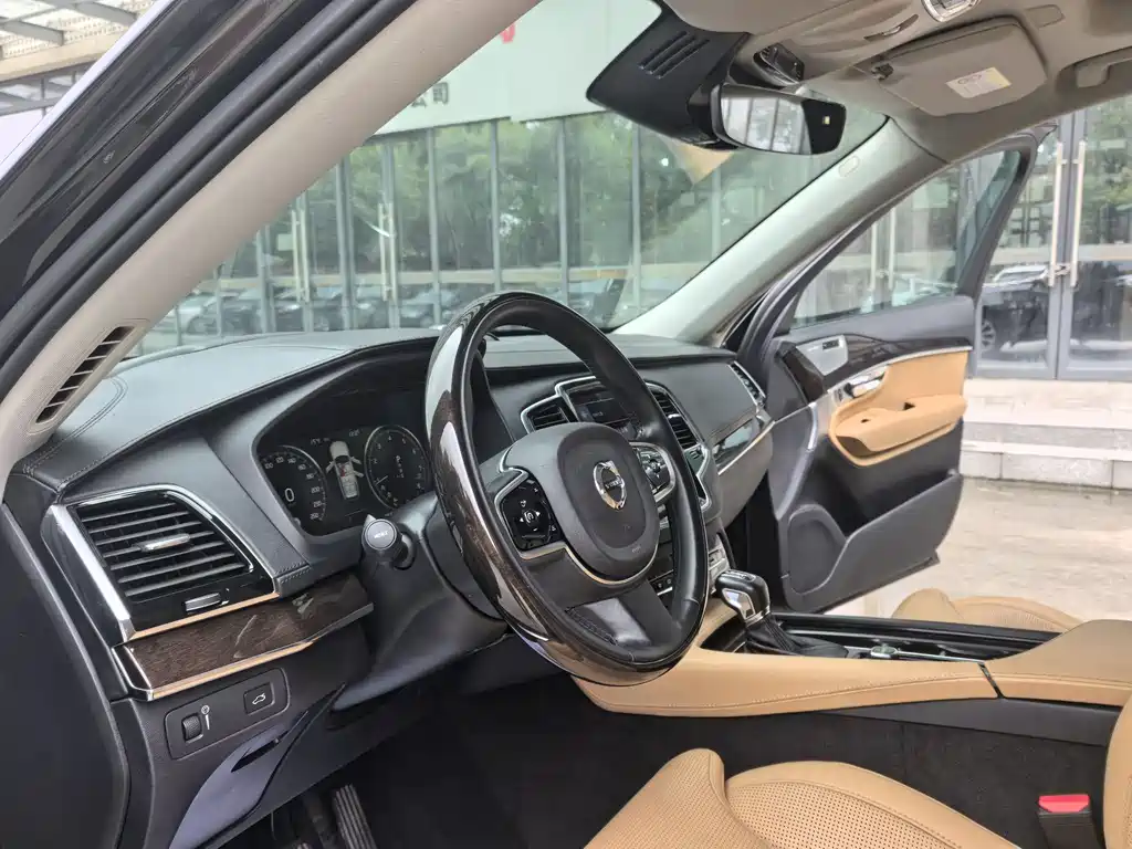 Volvo XC90 2016 — фото 13