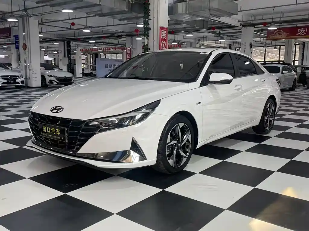 Hyundai Elantra 2023 — фото 1