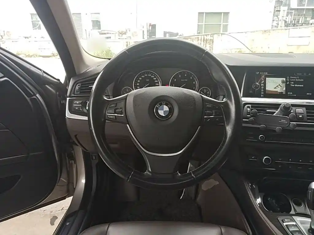 BMW 5 Series 2015 — фото 11