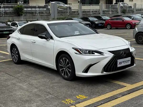 Lexus ES 2024