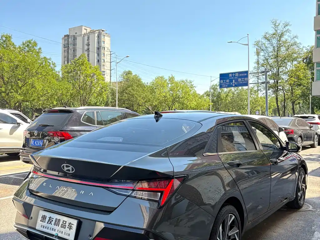 Hyundai Elantra 2023