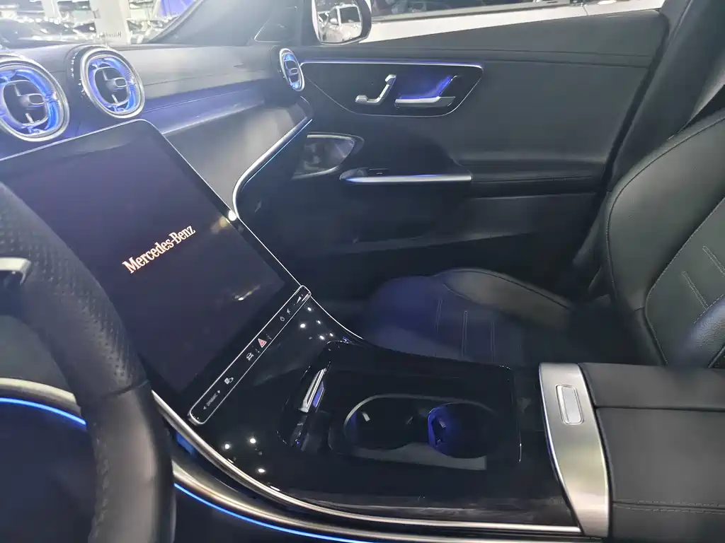 Mercedes-Benz C-Class 2023 — фото 9