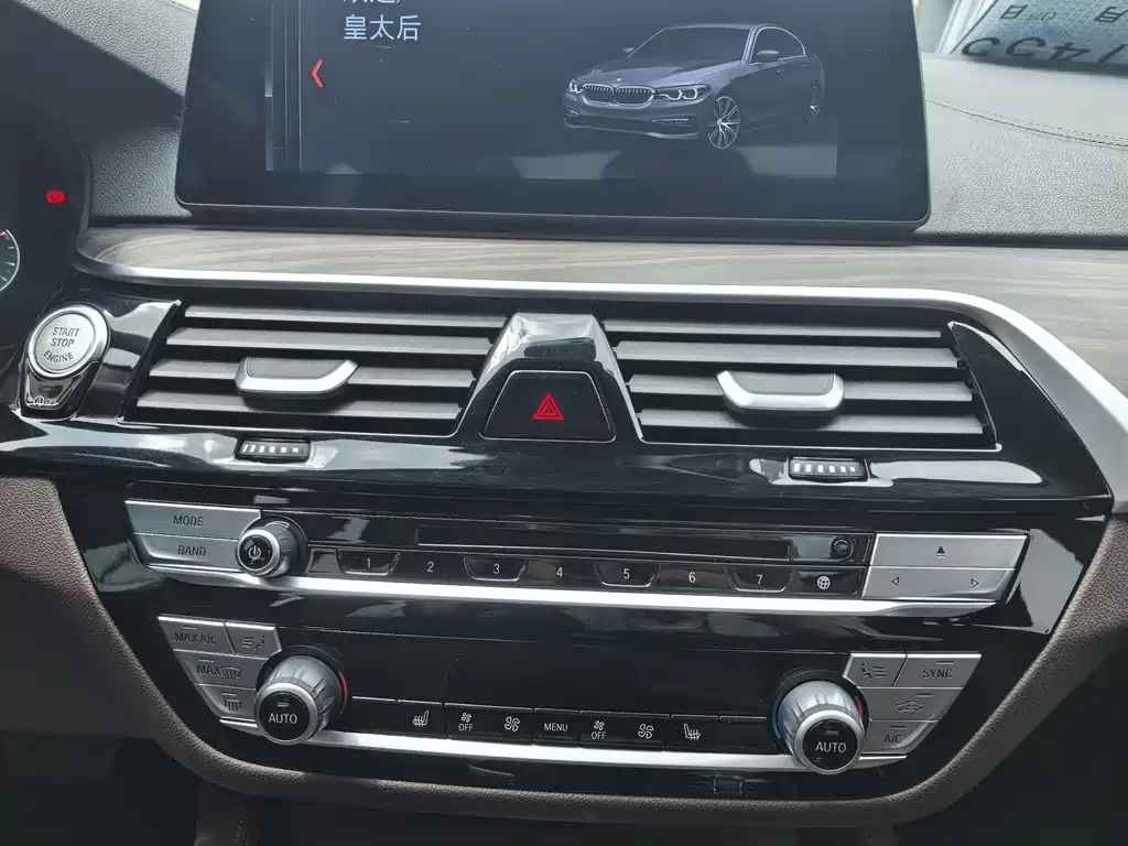 BMW 5 Series 2019 — фото 13
