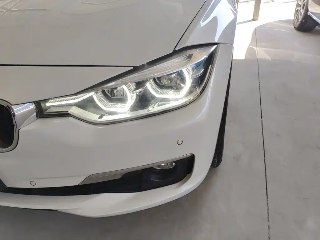 BMW 3 Series 2016 — фото 18