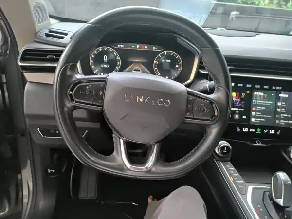 Lynk & Co 01 2022