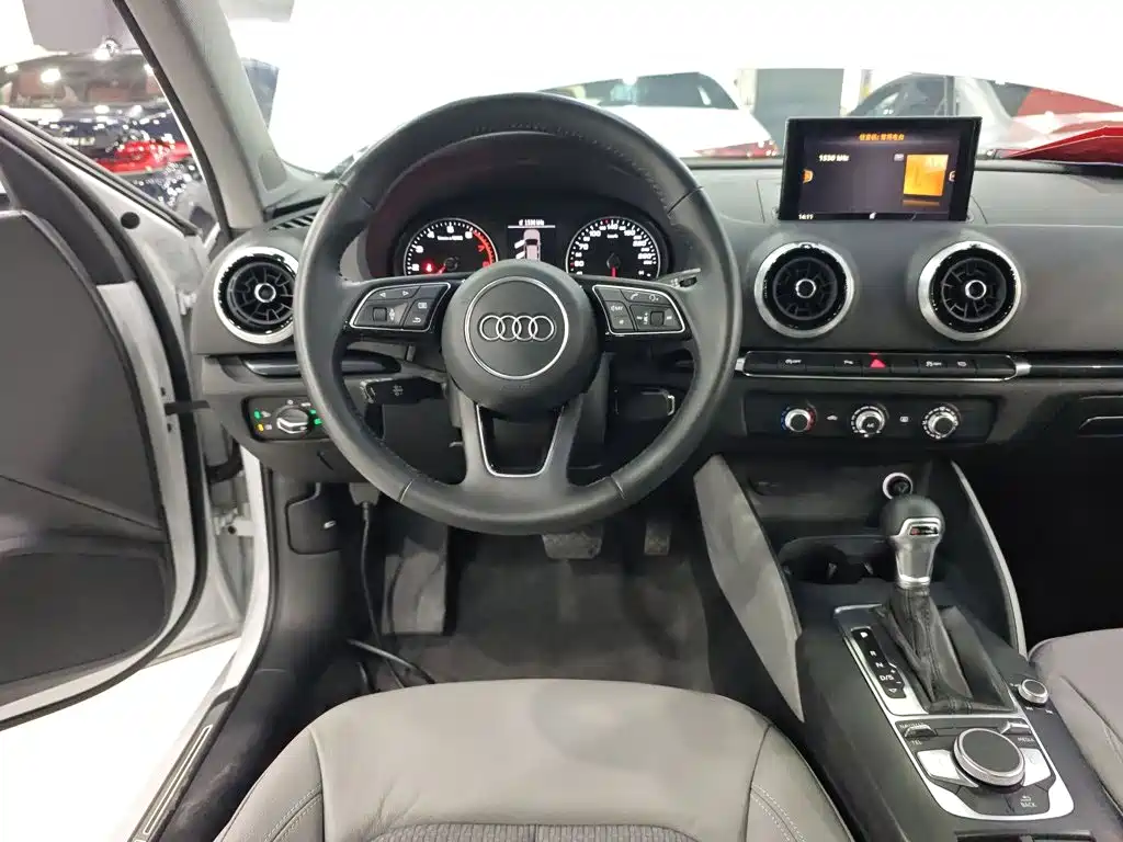 Audi A3 2021 — фото 11