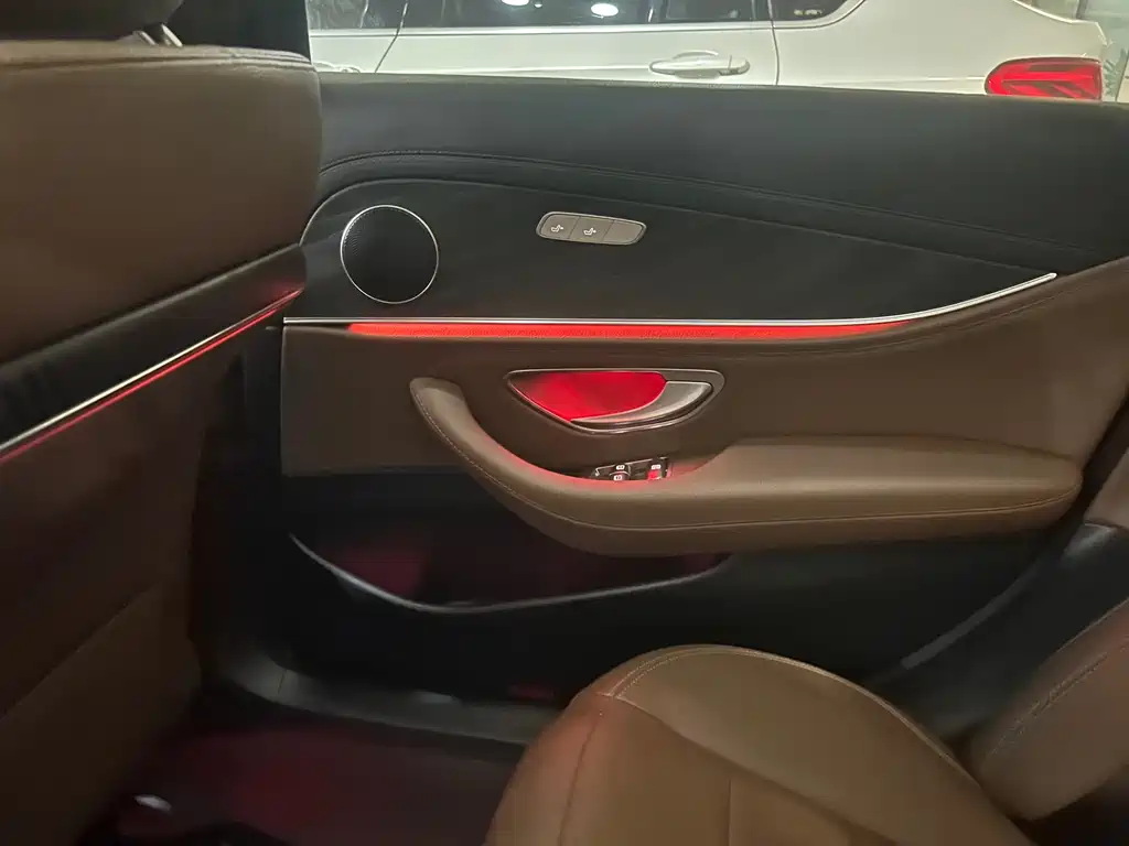 Mercedes-Benz E-Class 2020 — фото 18