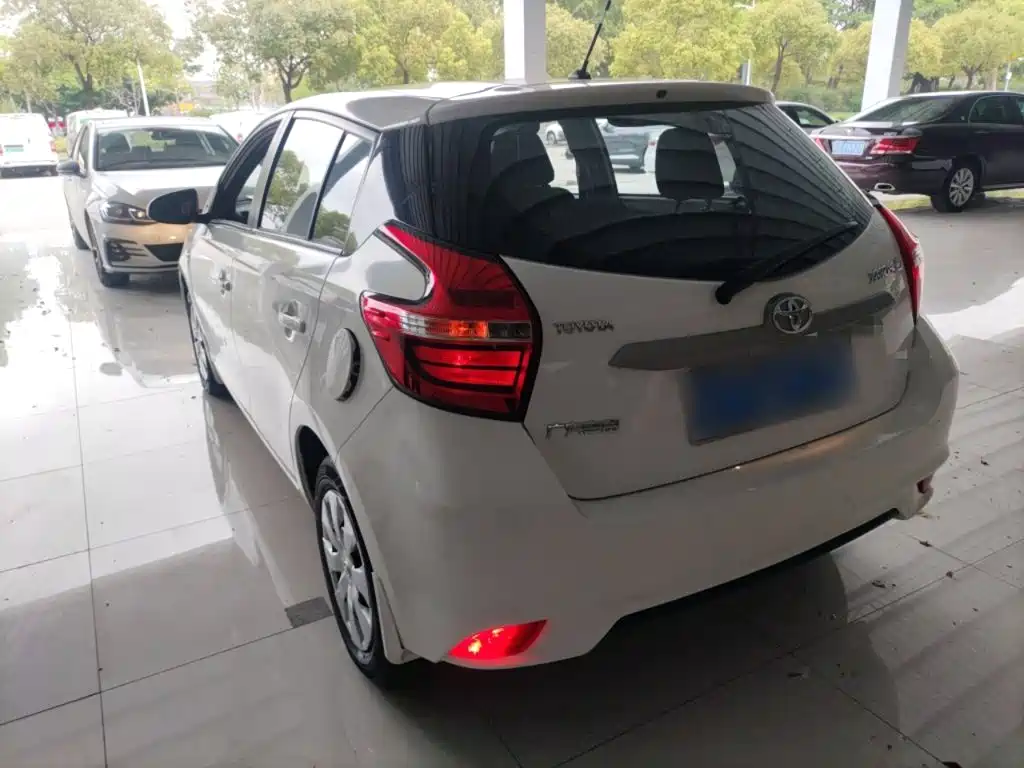 Toyota Yaris L 2019 — фото 23