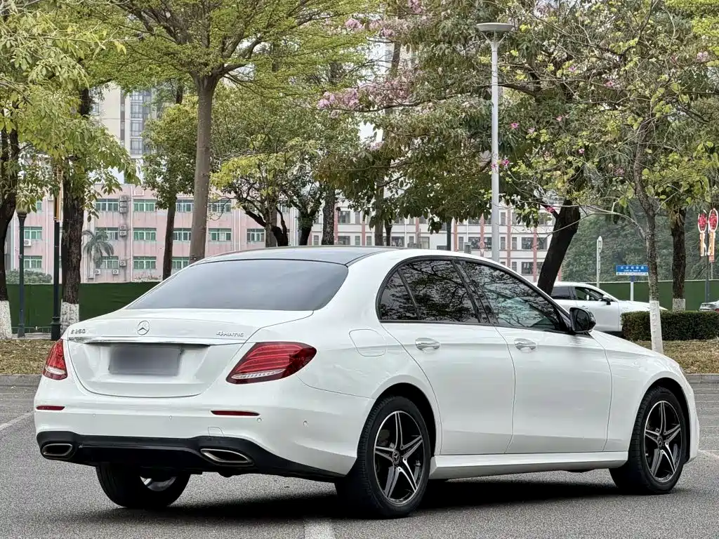 Mercedes-Benz E-Class 2021 — фото 25
