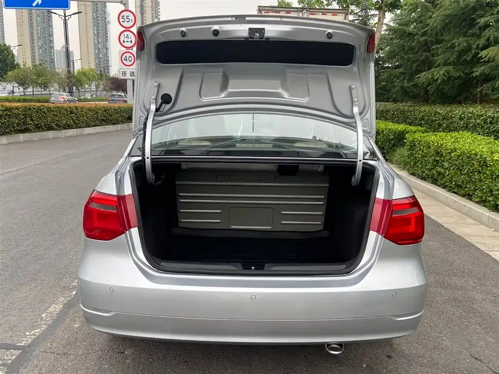 Volkswagen Jetta 2015 — фото 16