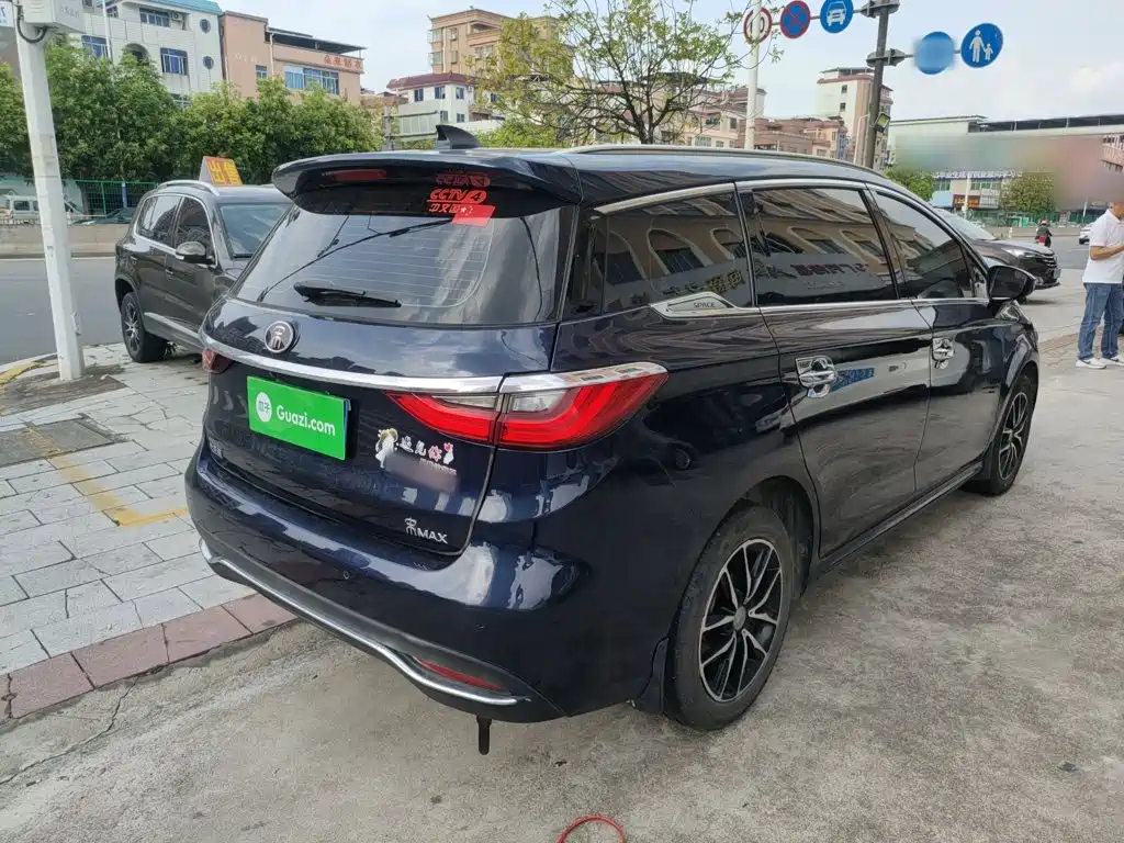BYD MAX 2018