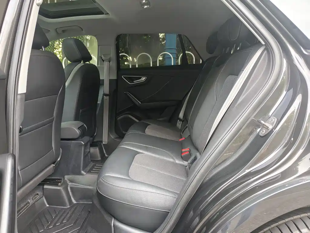 Audi Q2L E-Tron 2020