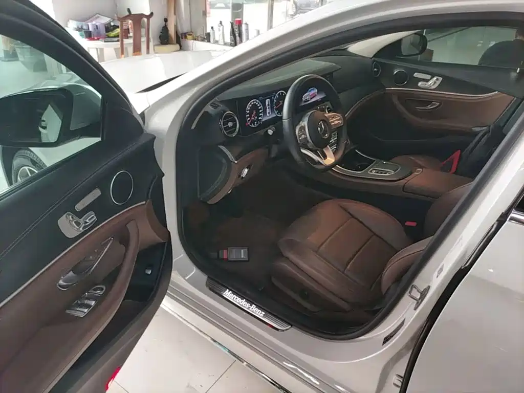 Mercedes-Benz E-Class 2020 — фото 16