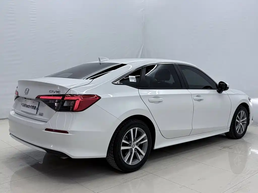 Honda Civic 2025 — фото 10