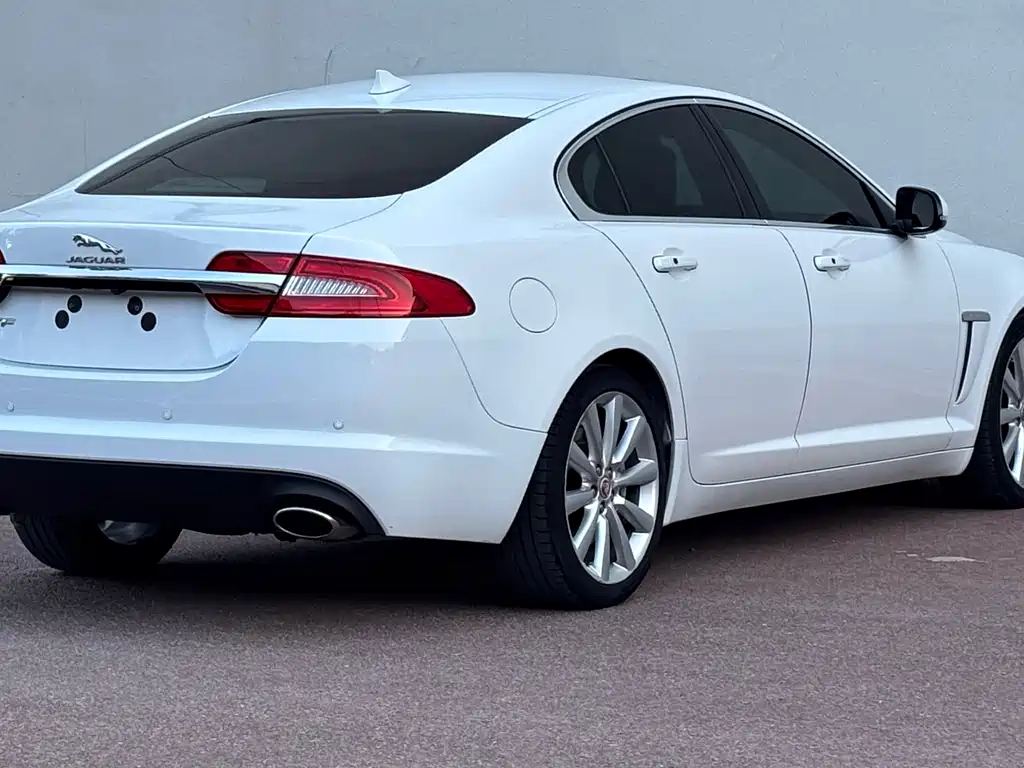 Jaguar XF 2015 — фото 6
