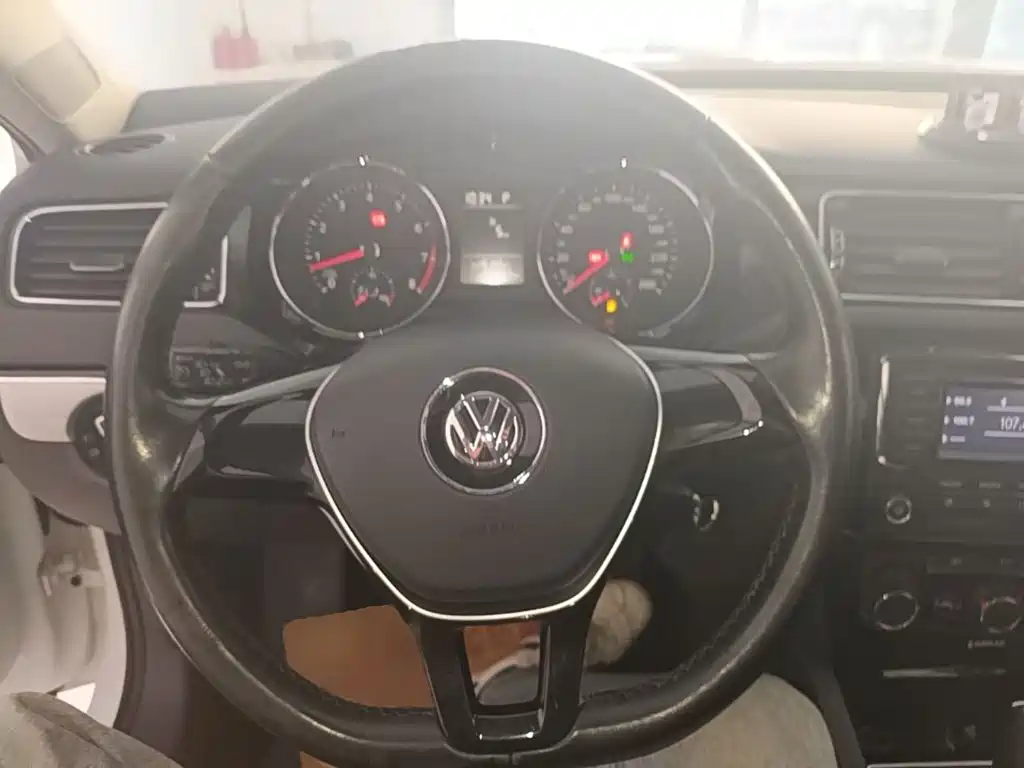 Volkswagen Sagitar 2016