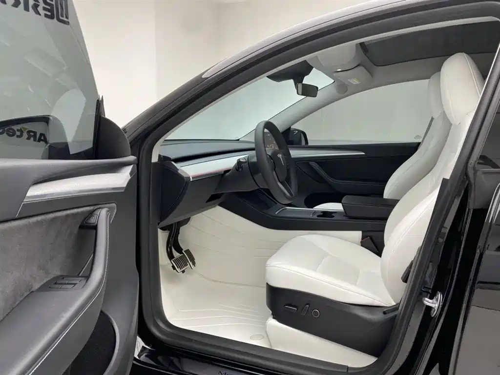Tesla Model Y 2023 — фото 14