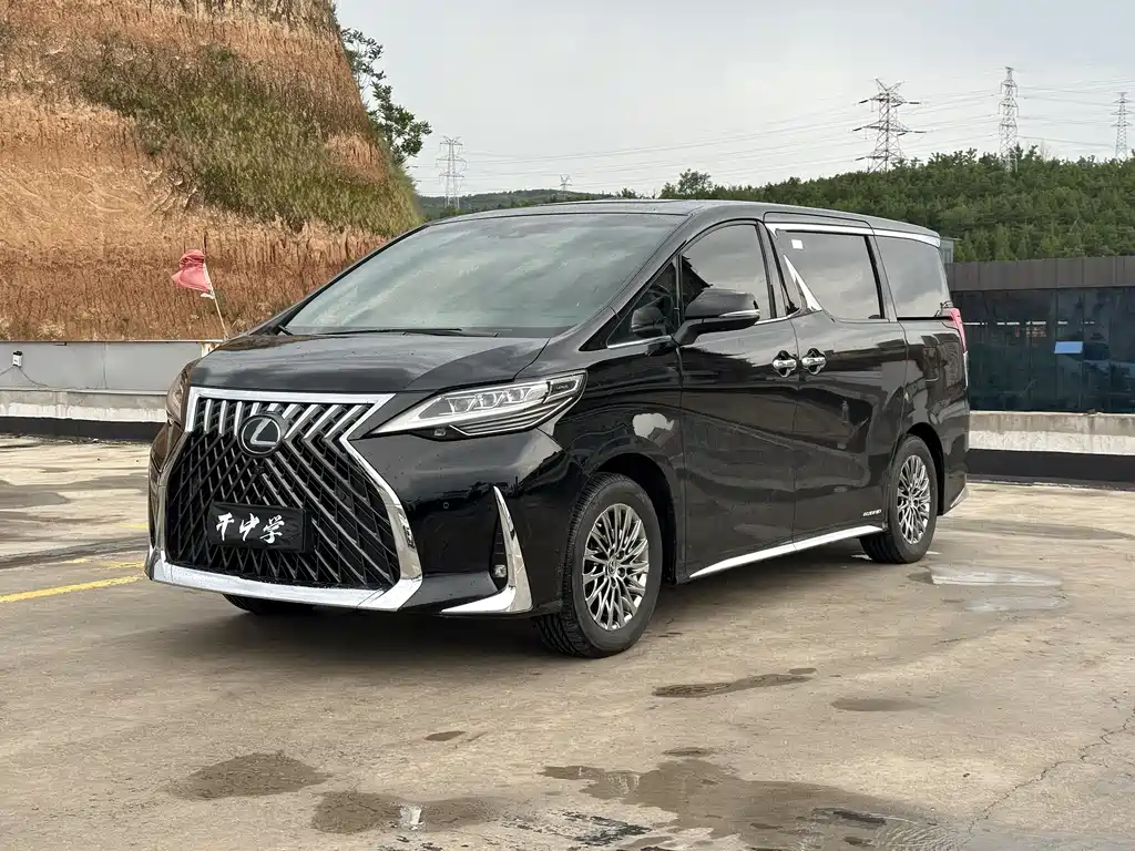 Lexus LM 2022