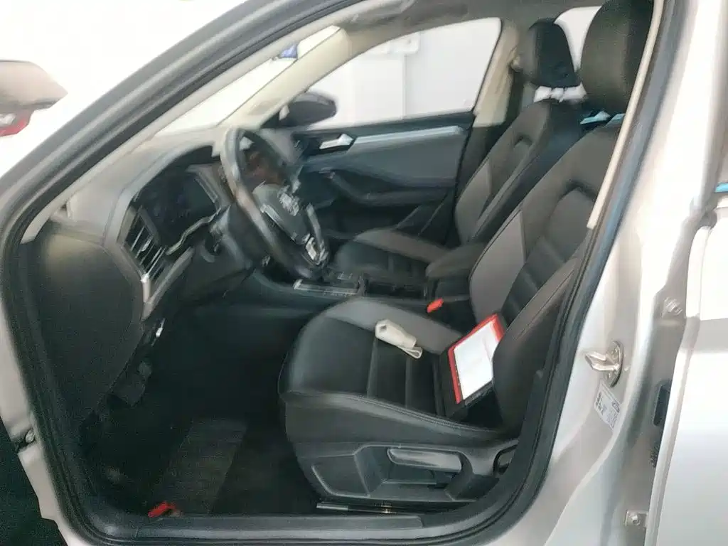 Volkswagen Sagitar 2021