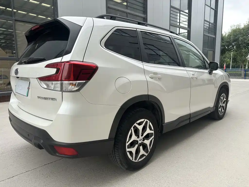 Subaru Forester 2022 — фото 6