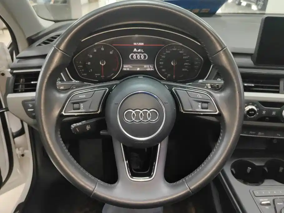 Audi A4L 2018 — фото 15