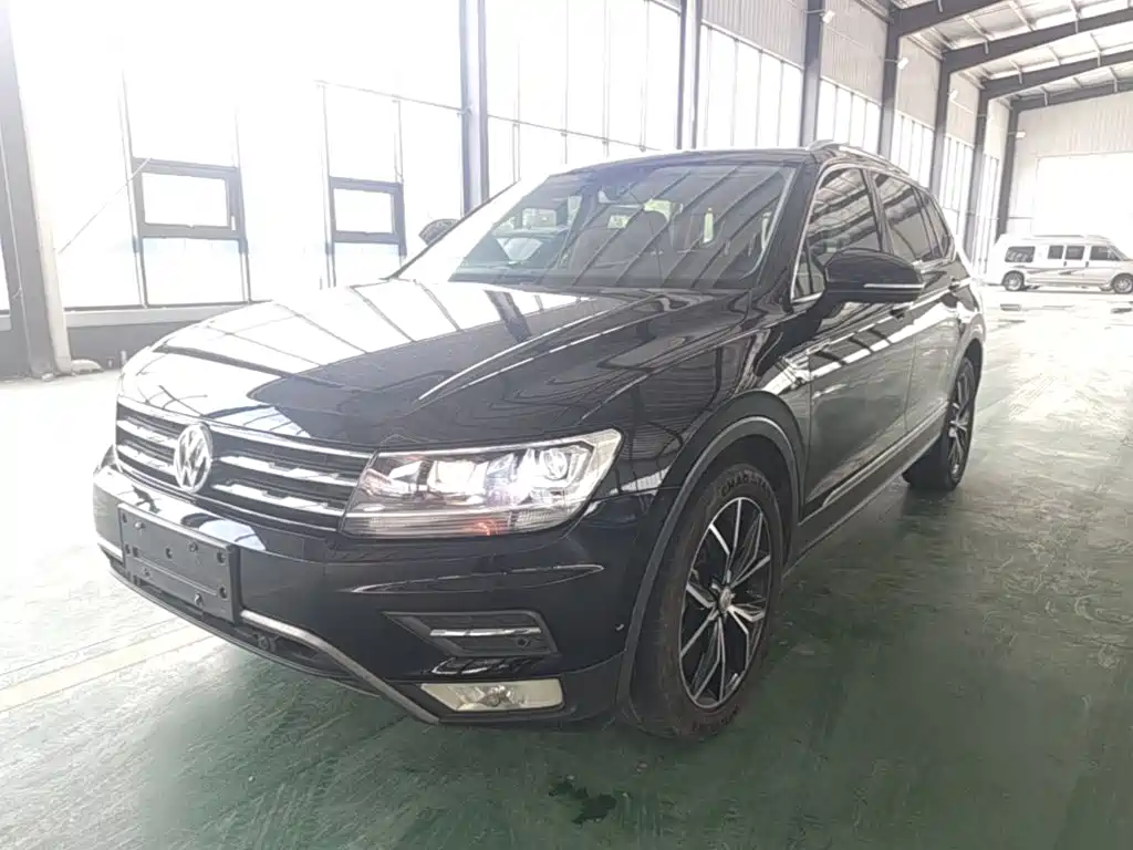 Volkswagen Tiguan L 2020 — фото 1