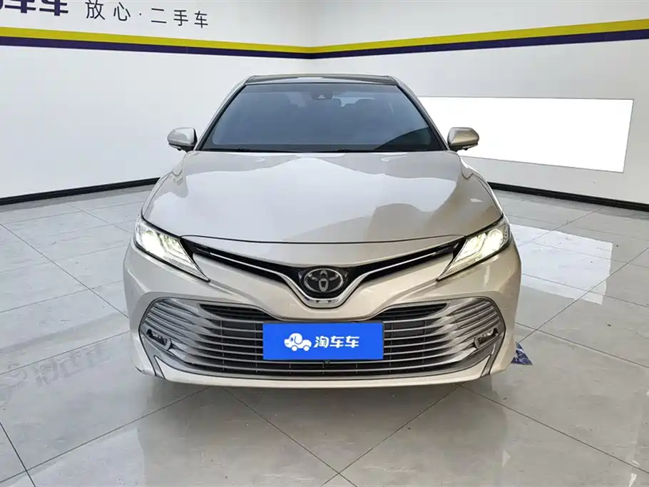 Toyota Camry 2019 — фото 2