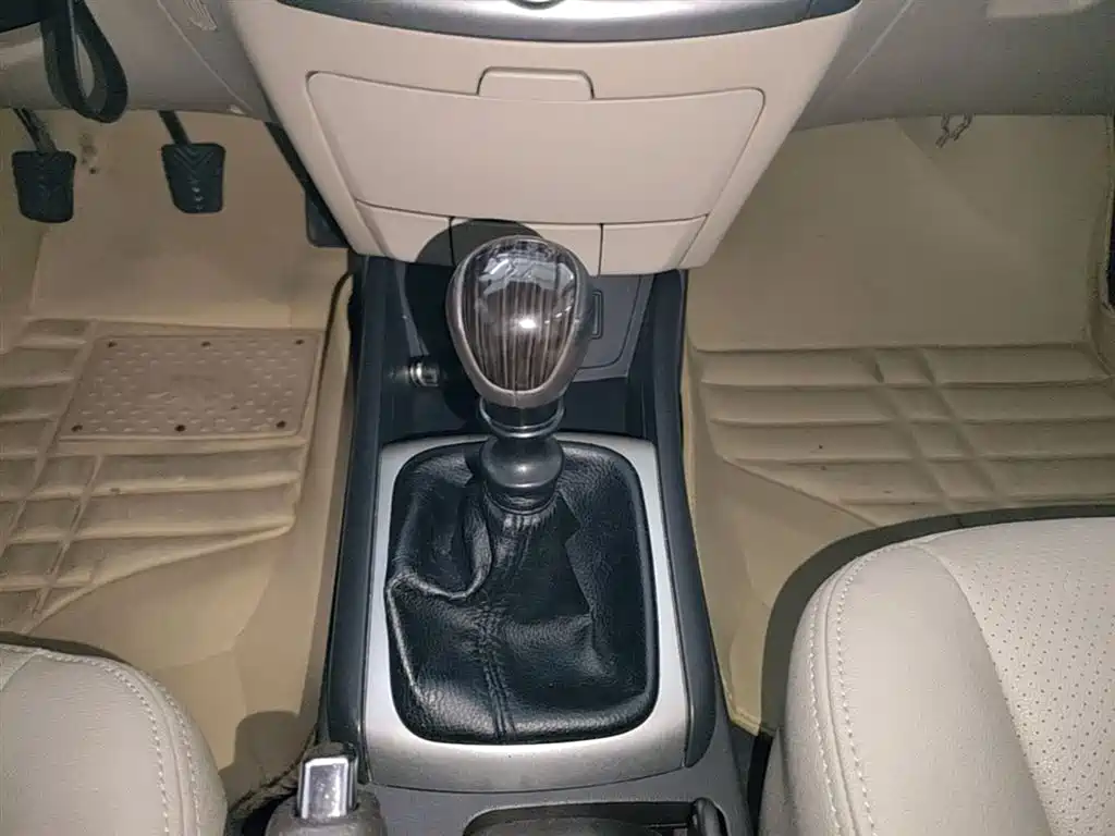 Hyundai Elantra 2015 — фото 14