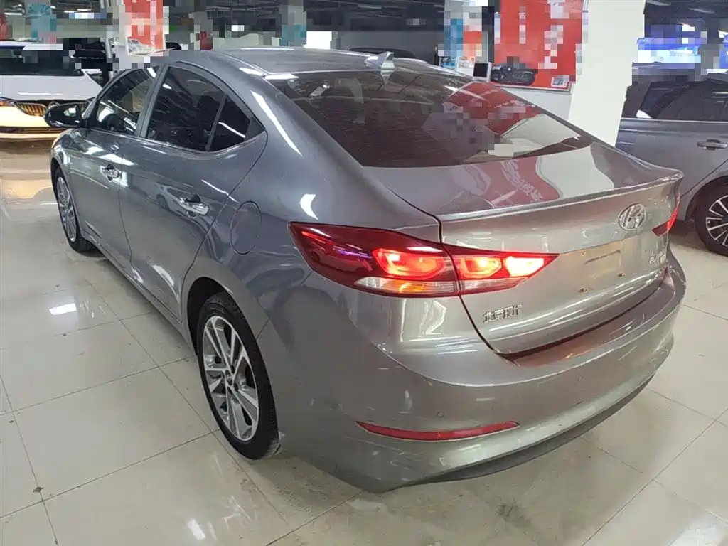 Hyundai Elantra 2019 — фото 5