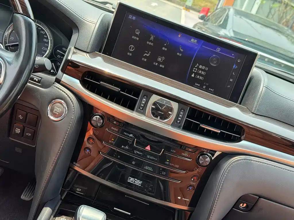 Lexus LX 2018 — фото 13