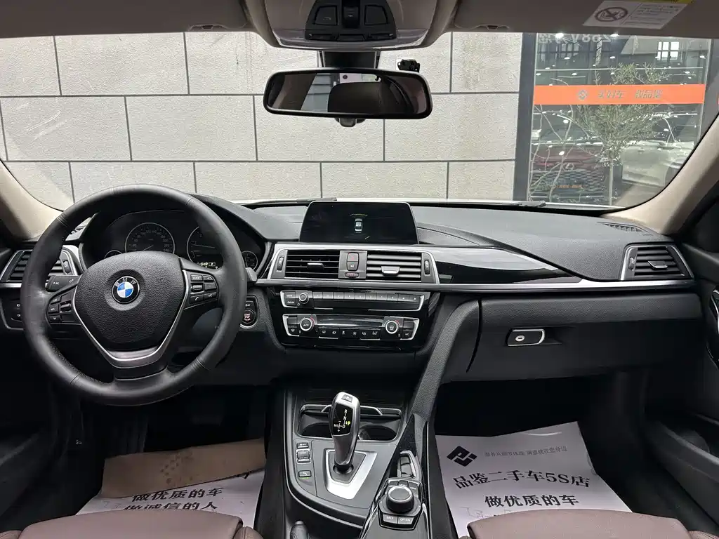 BMW 3 Series 2018 — фото 8