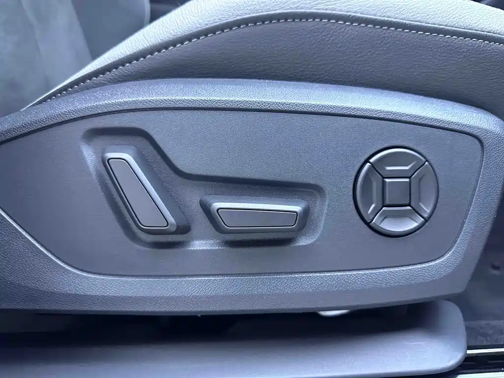 Audi Q3 2023 — фото 16