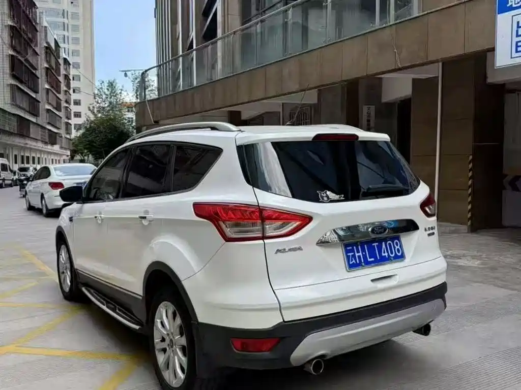 Ford Kuga 2015 — фото 9