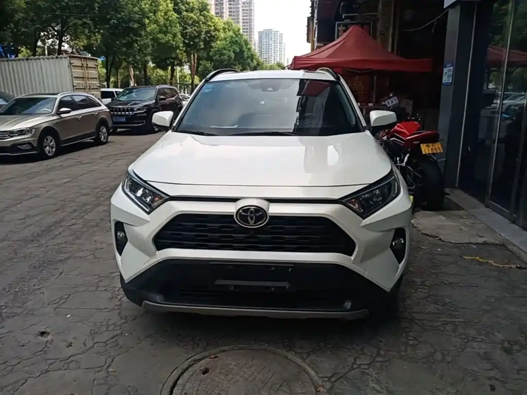 Toyota RAV4 2020 — фото 3