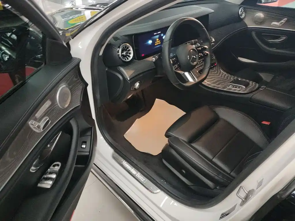 Mercedes-Benz E-Class 2022 — фото 16
