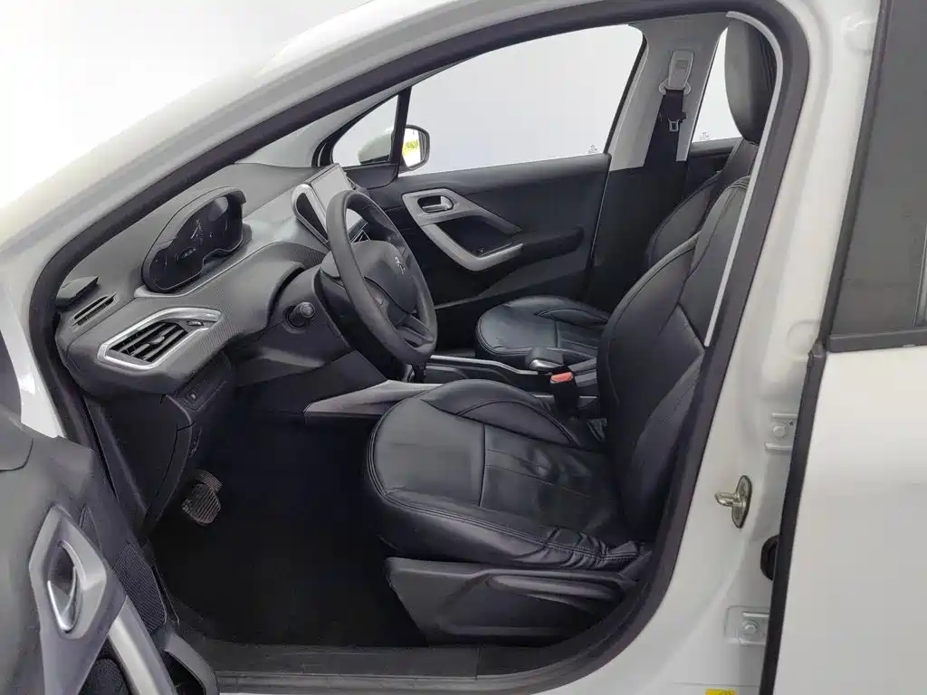 Peugeot 2008 2017 — фото 10