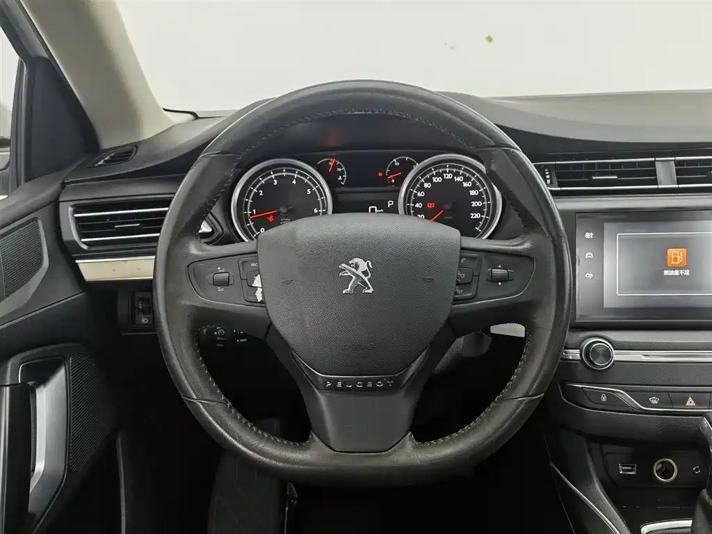 Peugeot 408 2015 — фото 11