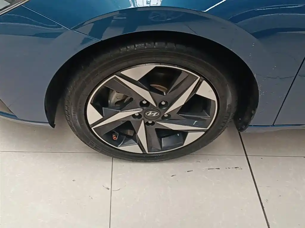 Hyundai Elantra 2022 — фото 23