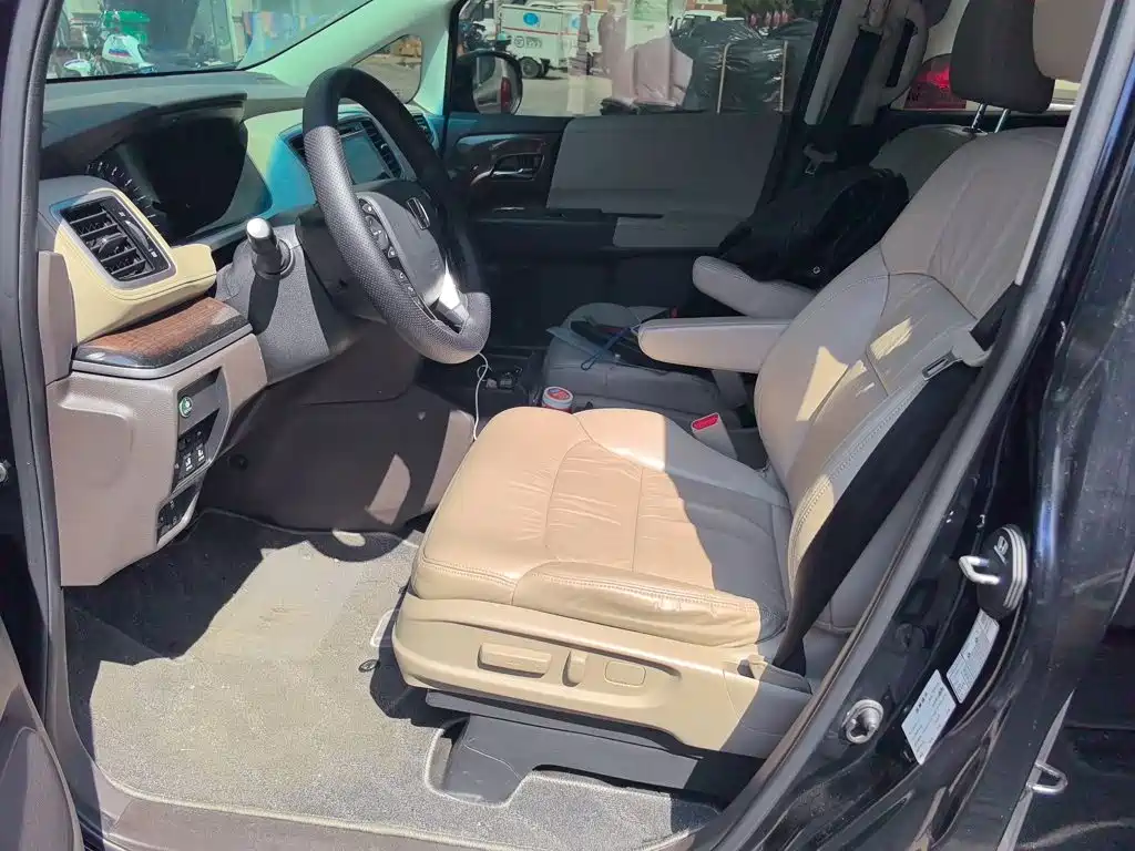 Honda Odyssey 2018 — фото 15
