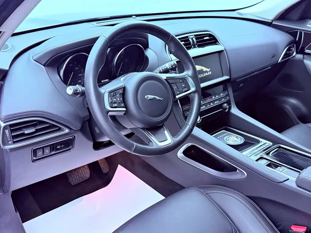 Jaguar F-PACE 2021 — фото 14