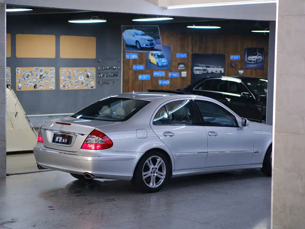 Mercedes-Benz E-Class 2009