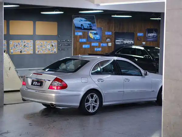Mercedes-Benz E-Class 2009